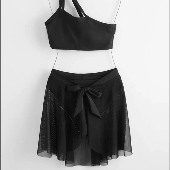 Chic Black One Shoulder Strap Bikini and Mesh Skirt Set - Picture 2 of 6